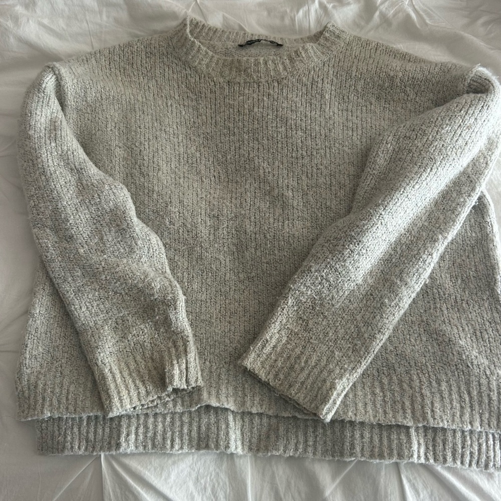 BRANDY MELVILLE GREY SWEATER